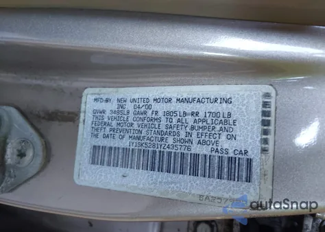 2000 Chevrolet Prizm z USA, uszkodzony, nr VIN 1Y1SK5281YZ435776